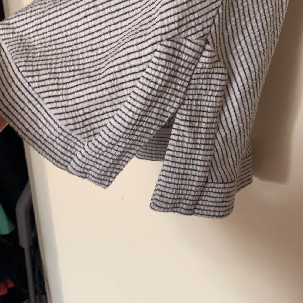 Lucky brand top Never worn w/ tags on - Picture 3 of 6